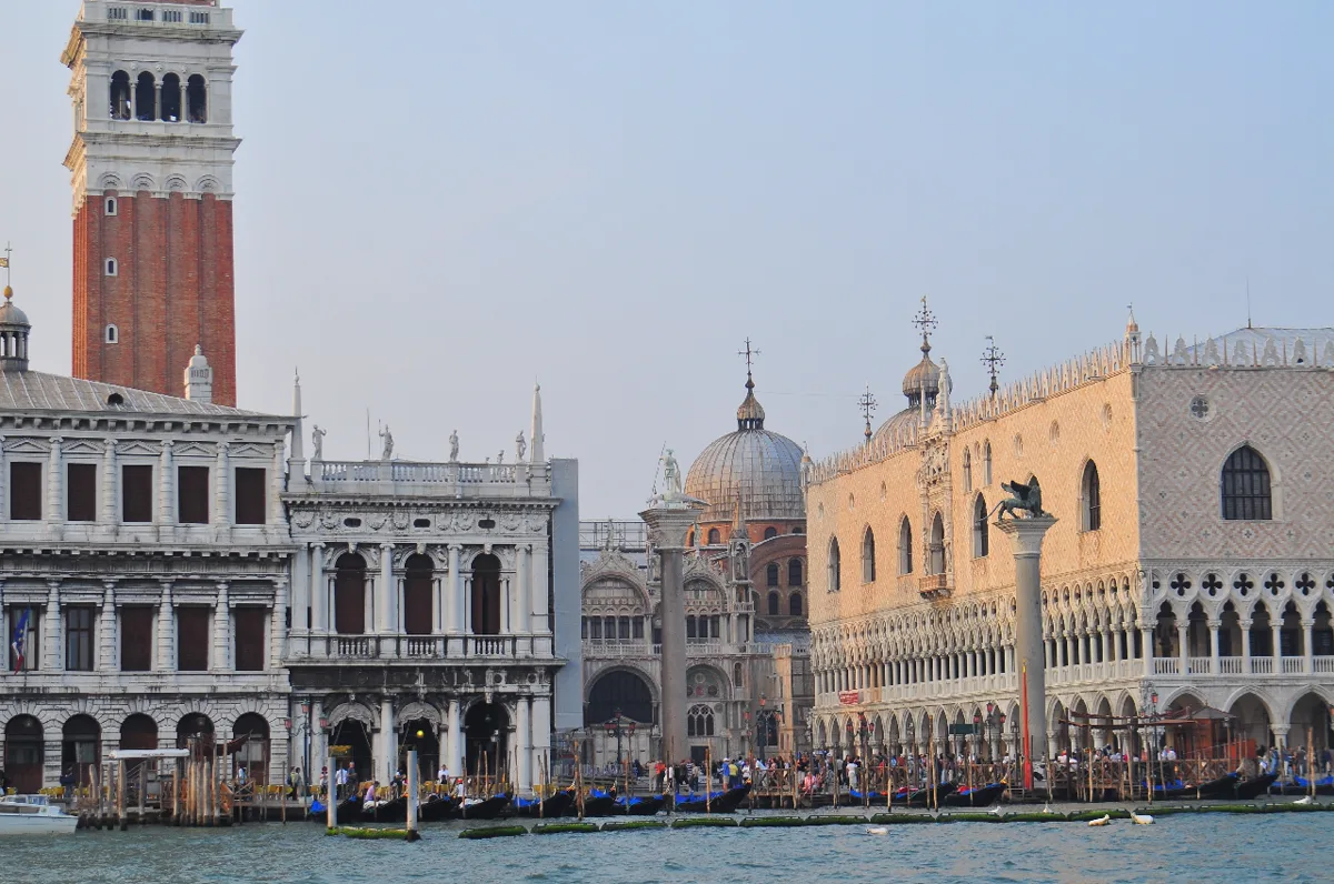 Markusplatz und Dogenpalast in Venedig